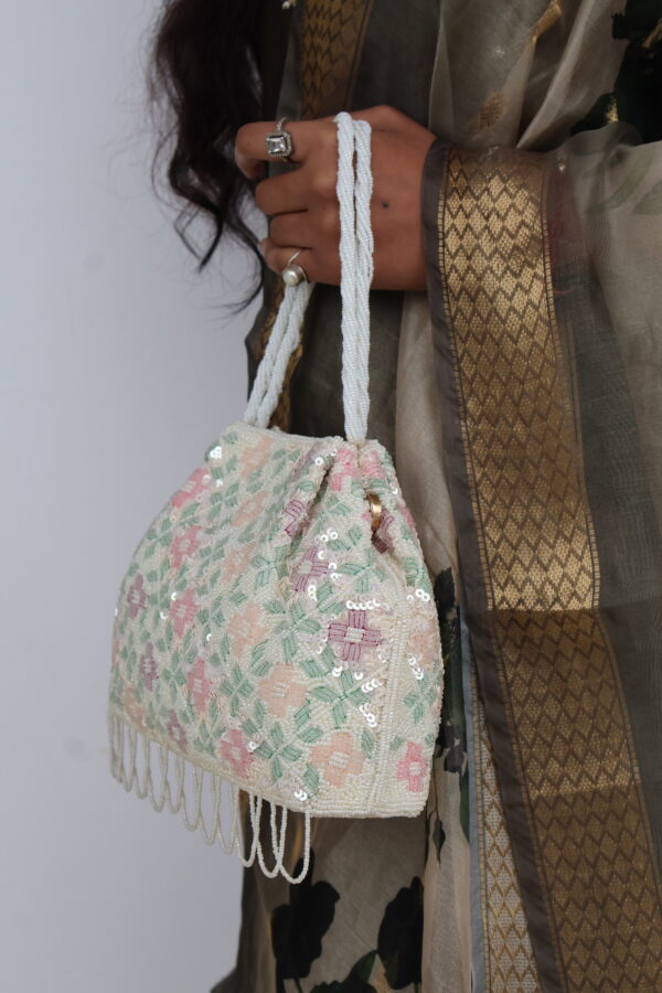 Kiyomi sparkling thread party bucket bag- white-bead embellished - Image 4